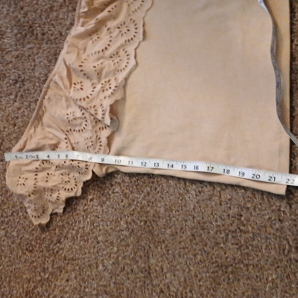 Old Navy beige floral off shoulder tank top size small - Picture 9 of 10